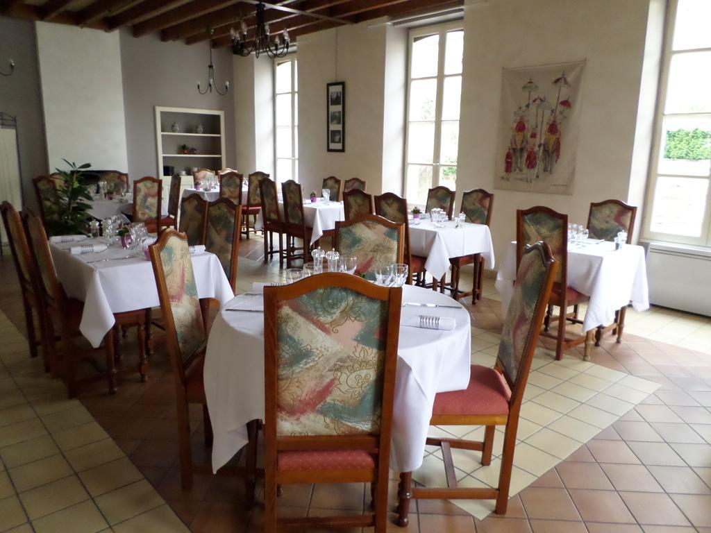 Le Relais De La Caleche Hotel Saint-Denis-d'Anjou Bagian luar foto