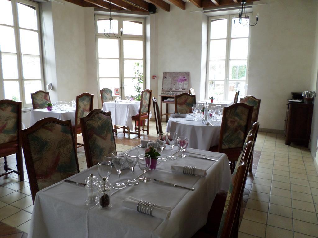 Le Relais De La Caleche Hotel Saint-Denis-d'Anjou Bagian luar foto