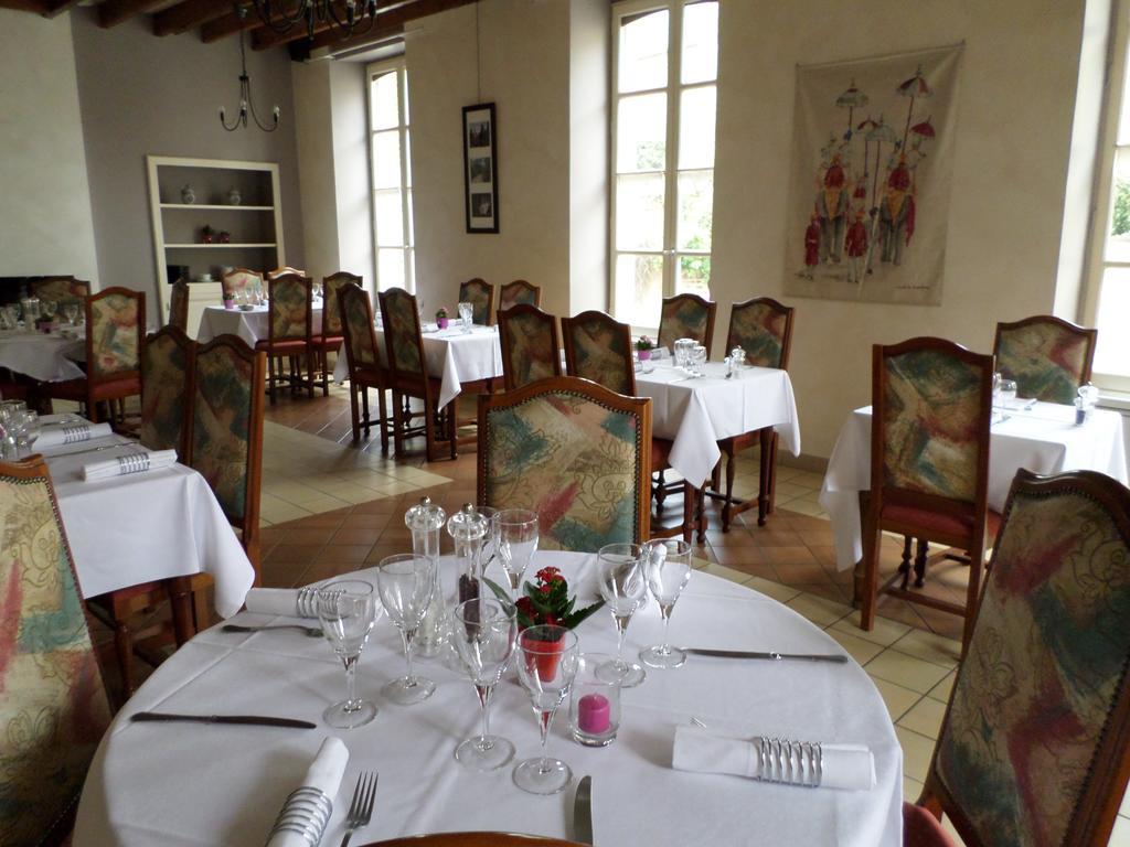 Le Relais De La Caleche Hotel Saint-Denis-d'Anjou Bagian luar foto