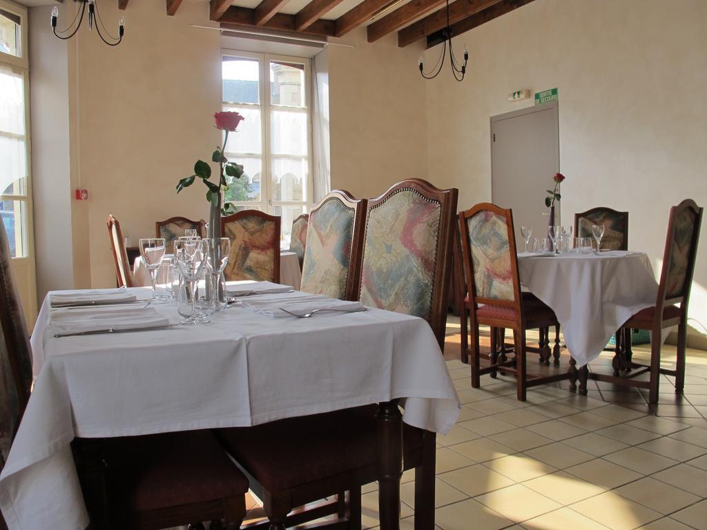 Le Relais De La Caleche Hotel Saint-Denis-d'Anjou Bagian luar foto
