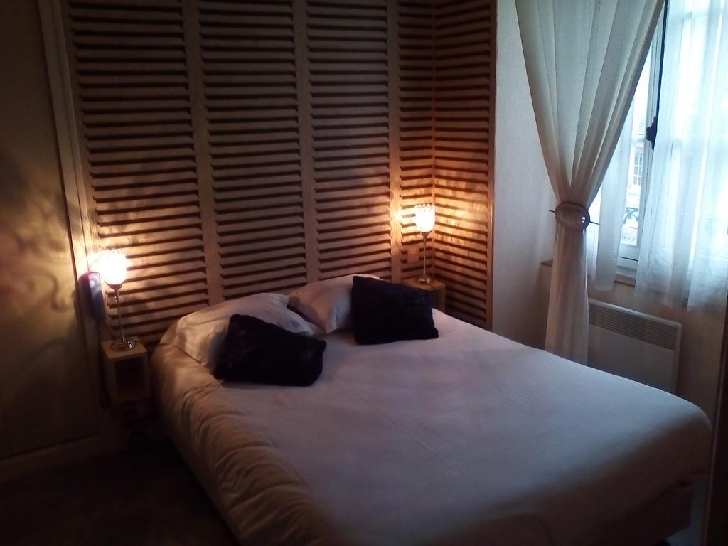 Le Relais De La Caleche Hotel Saint-Denis-d'Anjou Bagian luar foto