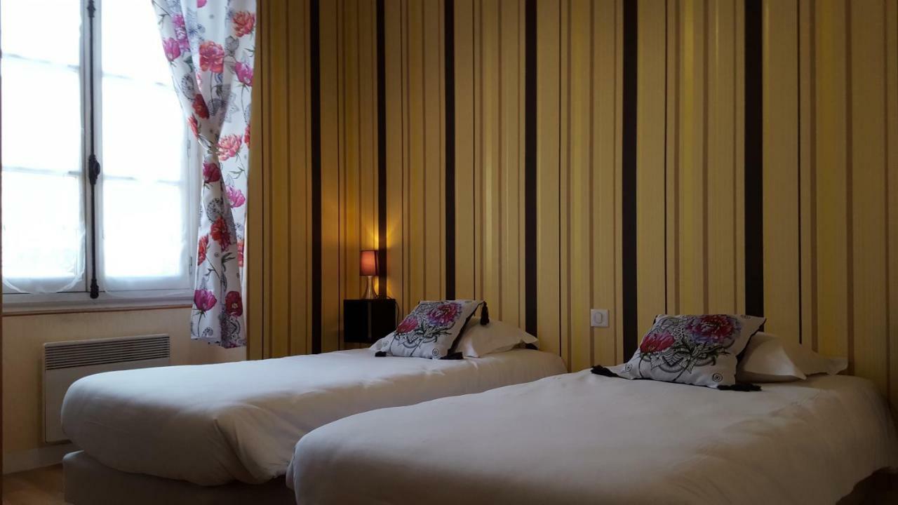 Le Relais De La Caleche Hotel Saint-Denis-d'Anjou Bagian luar foto